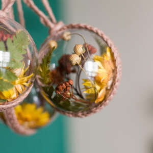 Bombeczki / kocanka, paproć, len, krwawnik, włóczka