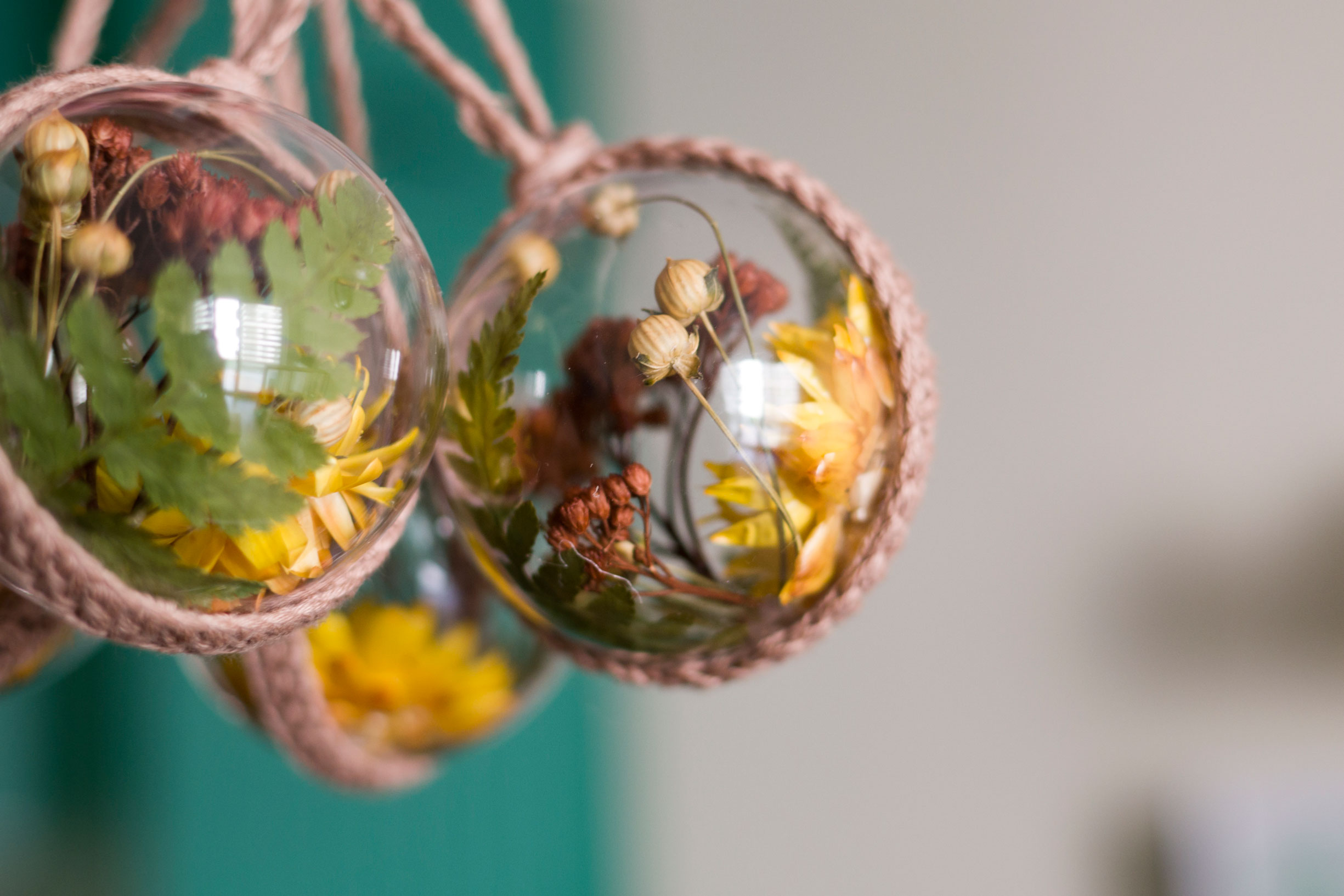 Bombeczki / kocanka, paproć, len, krwawnik, włóczka