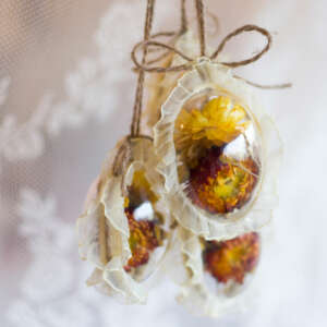 Jajeczka / żółta i pomarańczowa kocanka, falbanka, sznurek jutowy