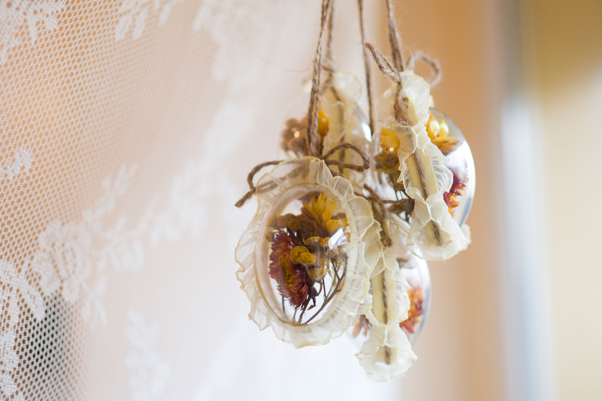 Jajeczka / żółta i pomarańczowa kocanka, falbanka, sznurek jutowy - obrazek 4