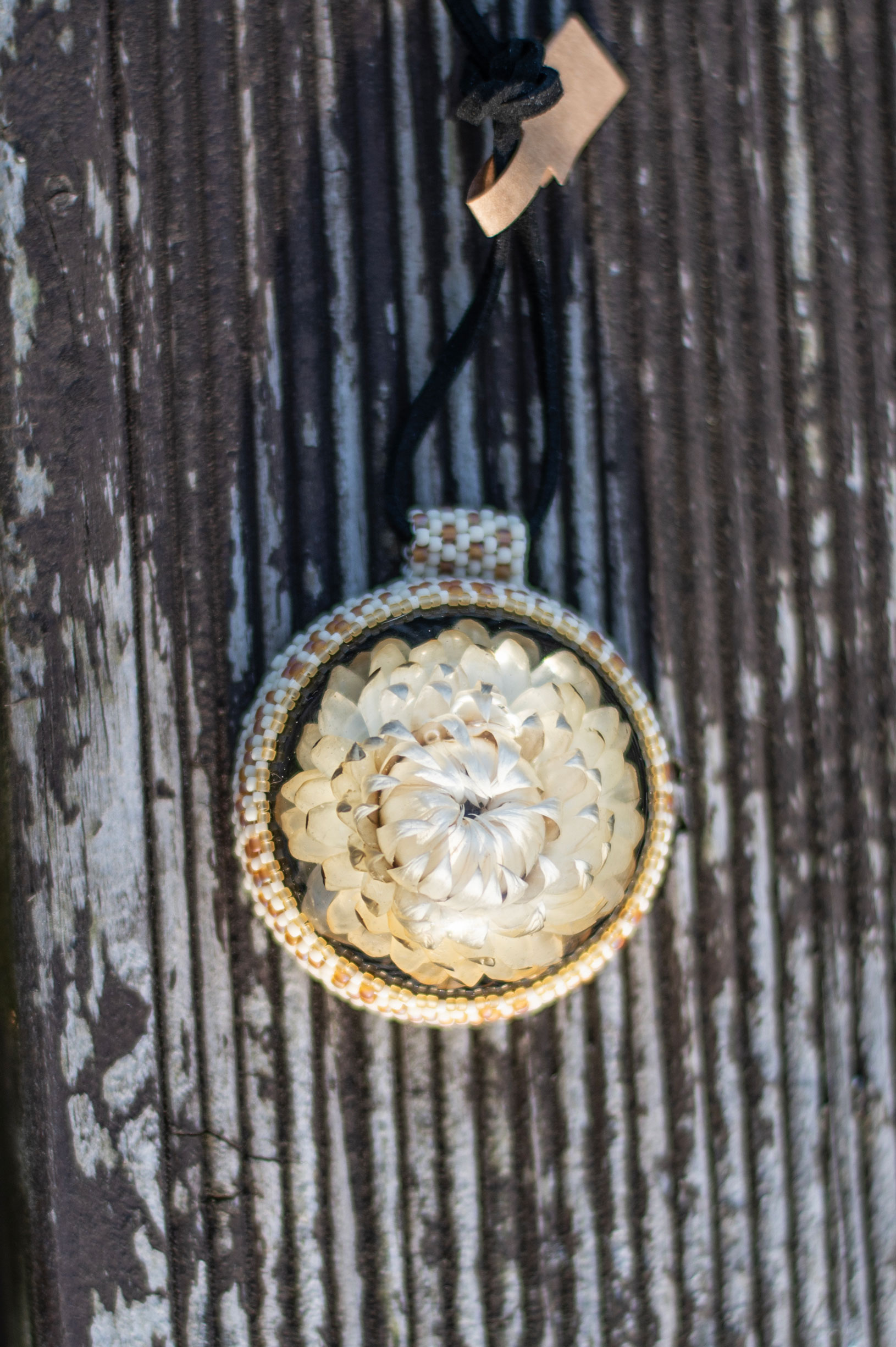 Wisiorek obszywany „MONIKA”