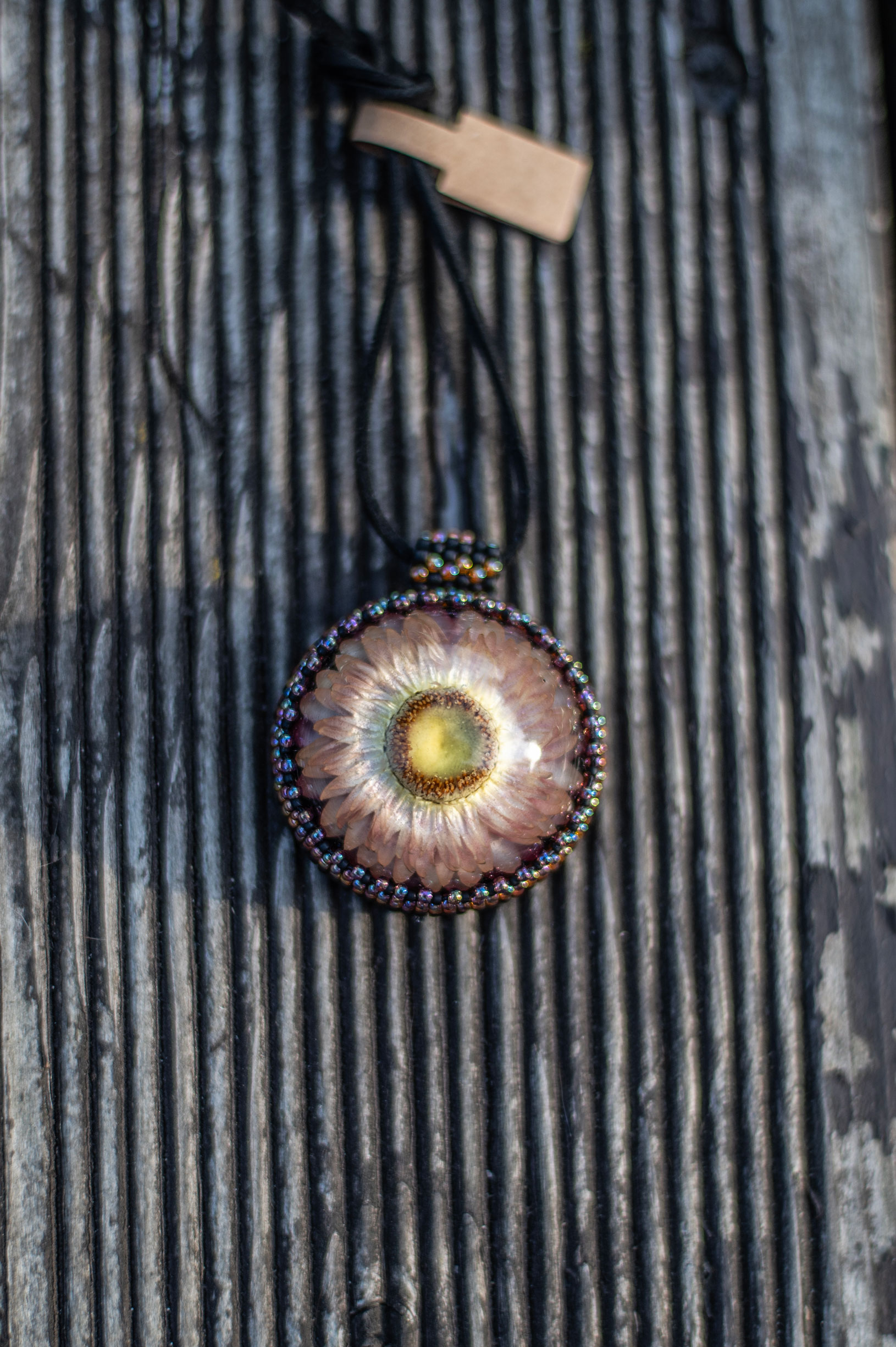 Wisiorek obszywany "MONIKA"