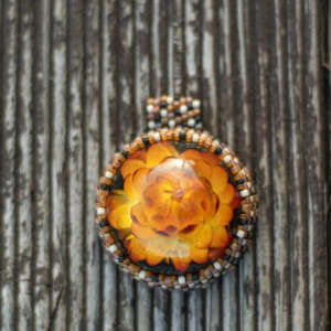 Wisiorek obszywany „MONIKA”