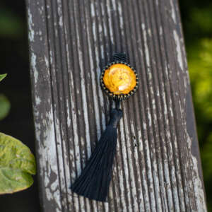 Wisiorek obszywany z chwostem „MONIKA”