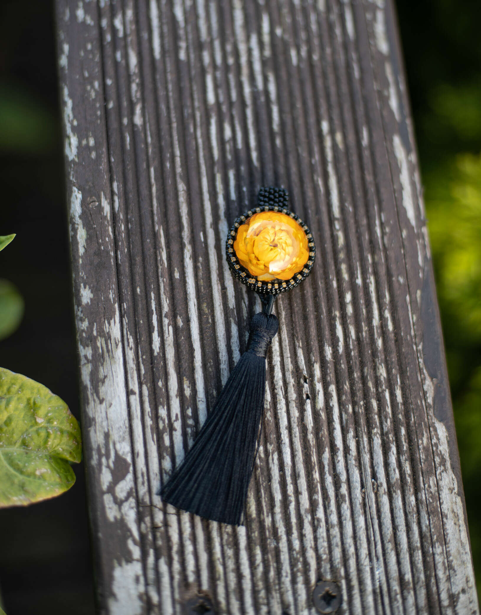 Wisiorek obszywany z chwostem „MONIKA”