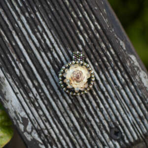 Wisiorek obszywany „MONIKA”