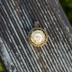 Wisiorek obszywany „MONIKA”