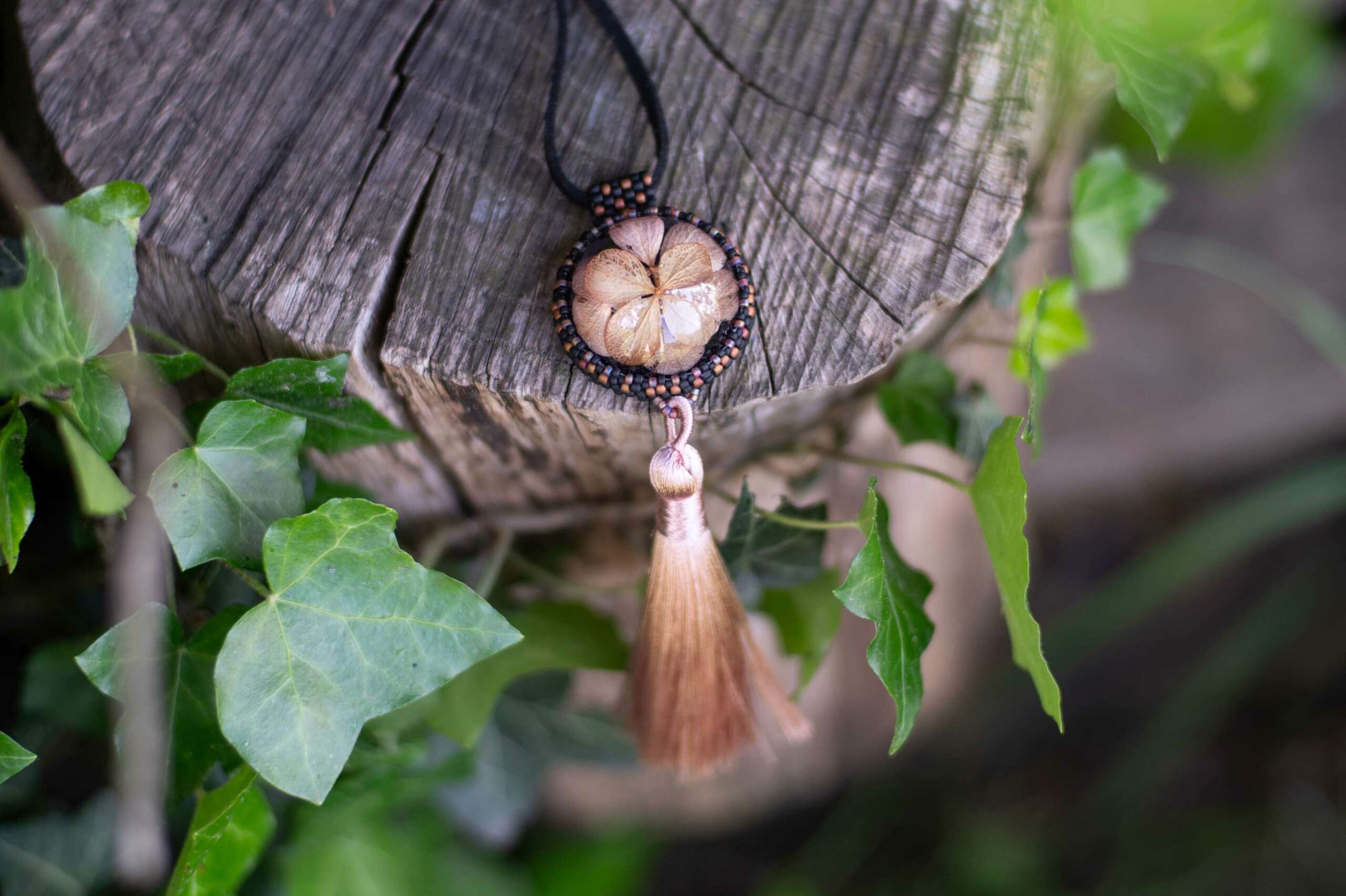 Wisiorek obszywany z chwostem „GRAŻYNA” - obrazek 6