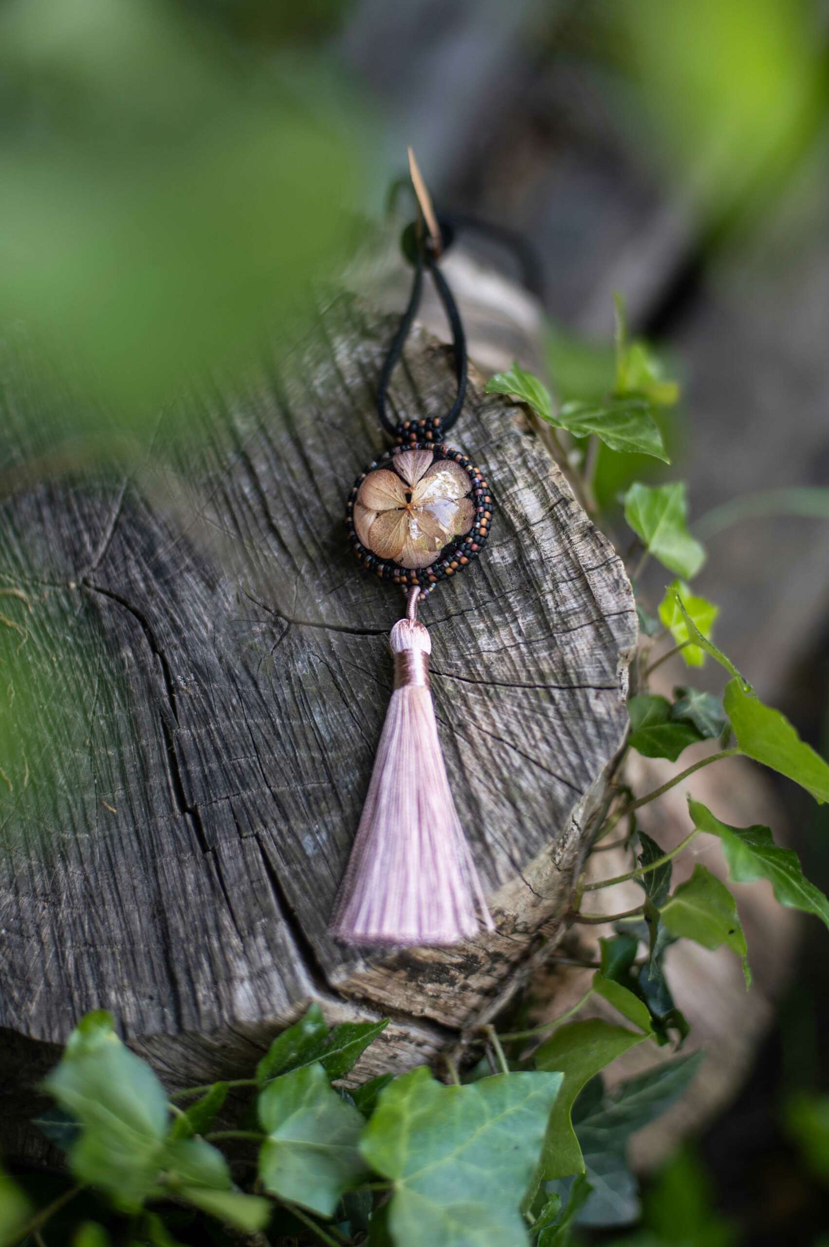 Wisiorek obszywany z chwostem „GRAŻYNA” - obrazek 4