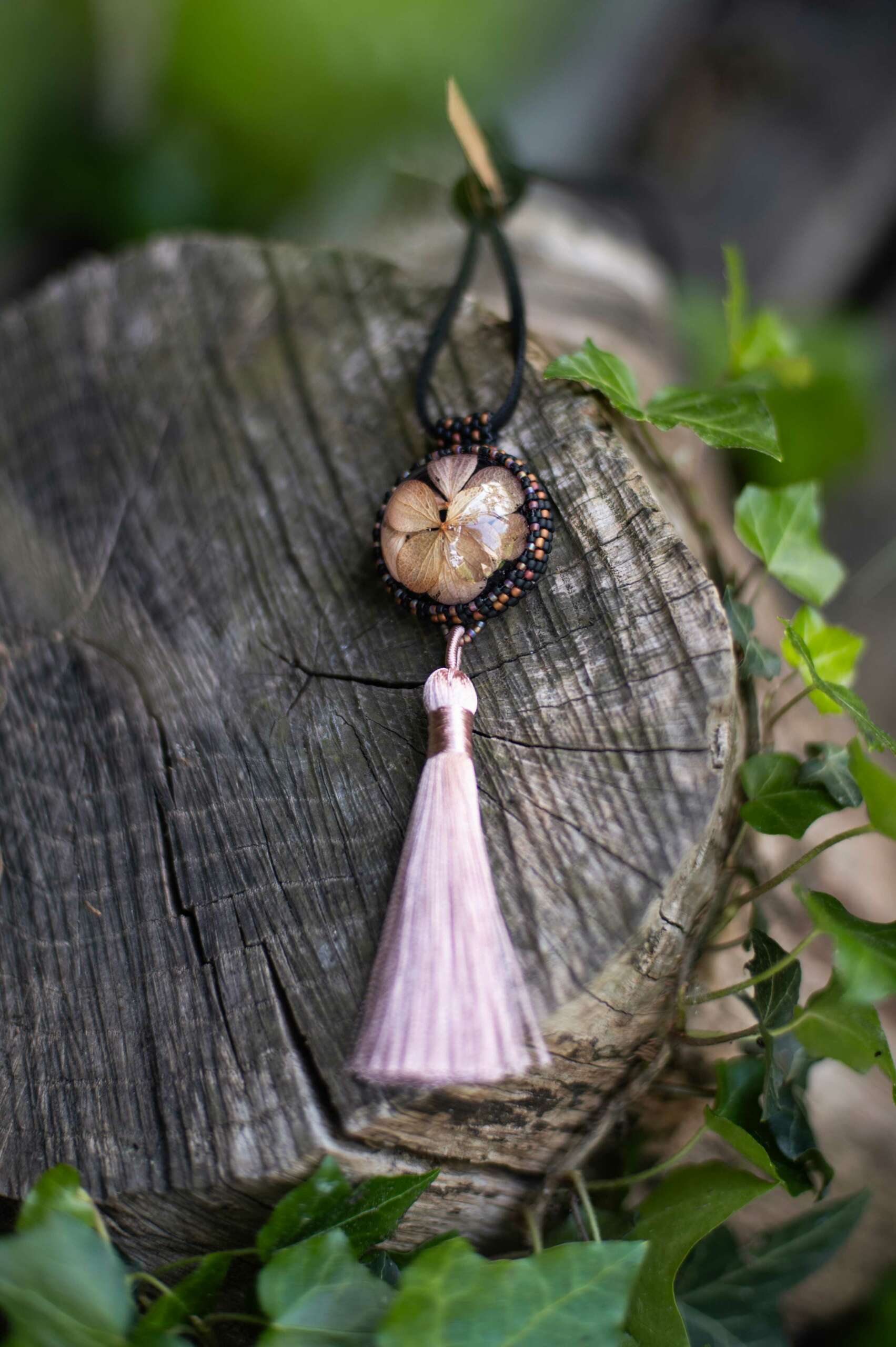 Wisiorek obszywany z chwostem „GRAŻYNA” - obrazek 7