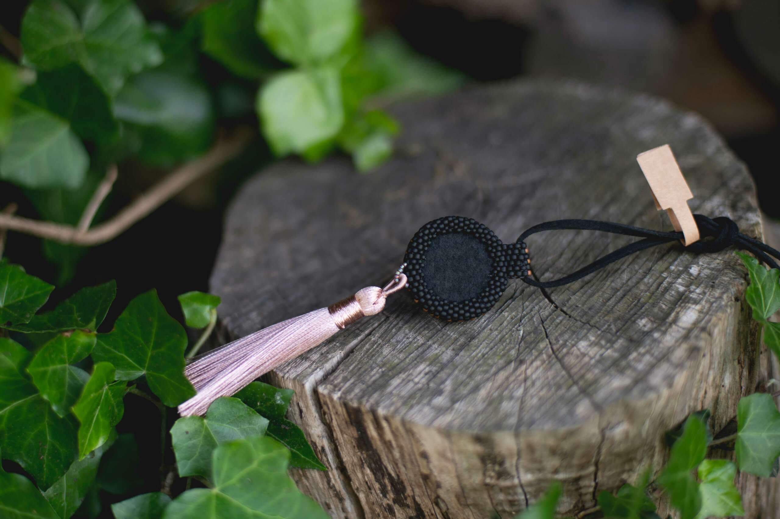 Wisiorek obszywany z chwostem „GRAŻYNA” - obrazek 3