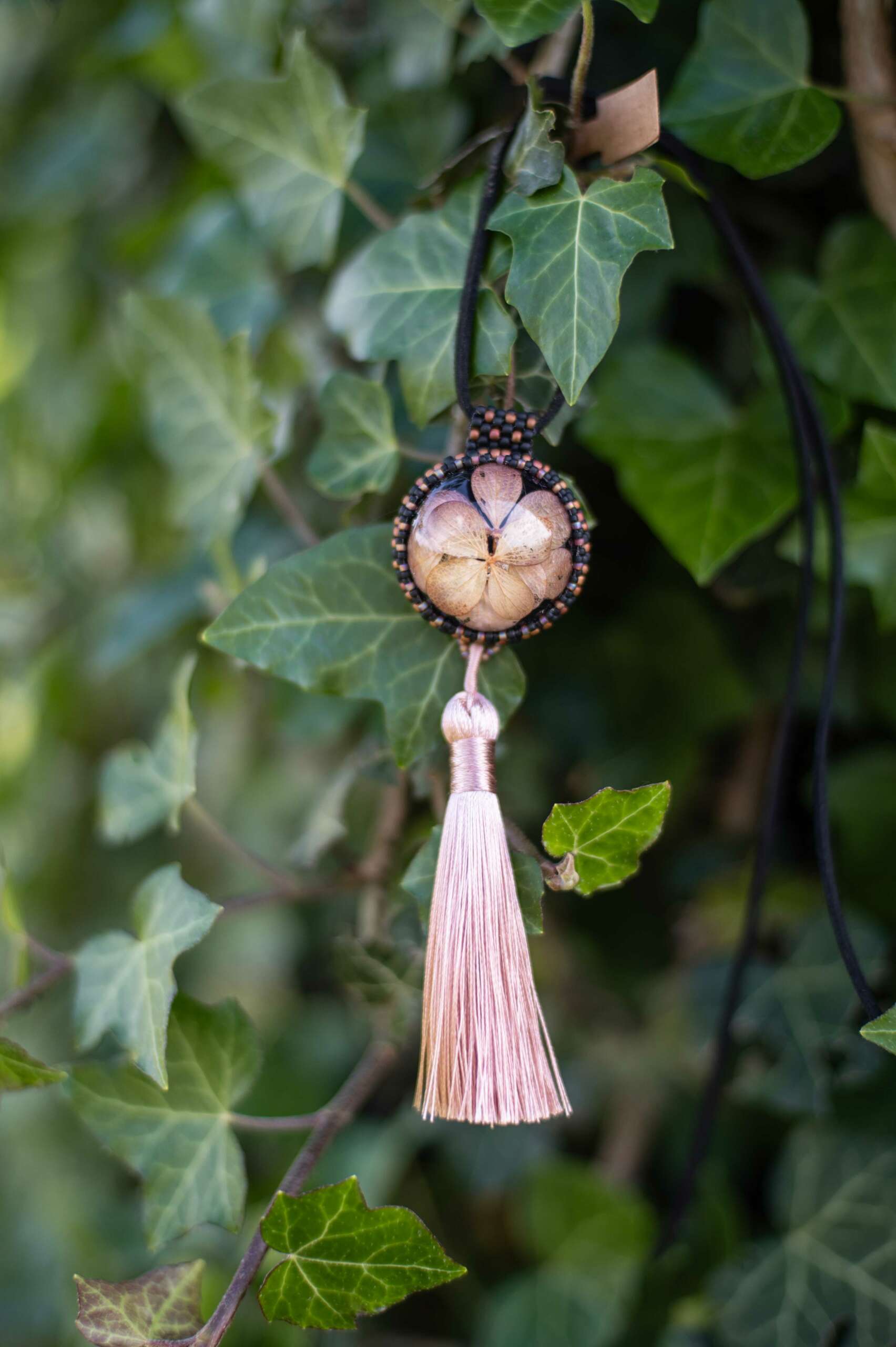 Wisiorek obszywany z chwostem „GRAŻYNA”