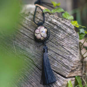 Wisiorek obszywany z chwostem „GRAŻYNA”