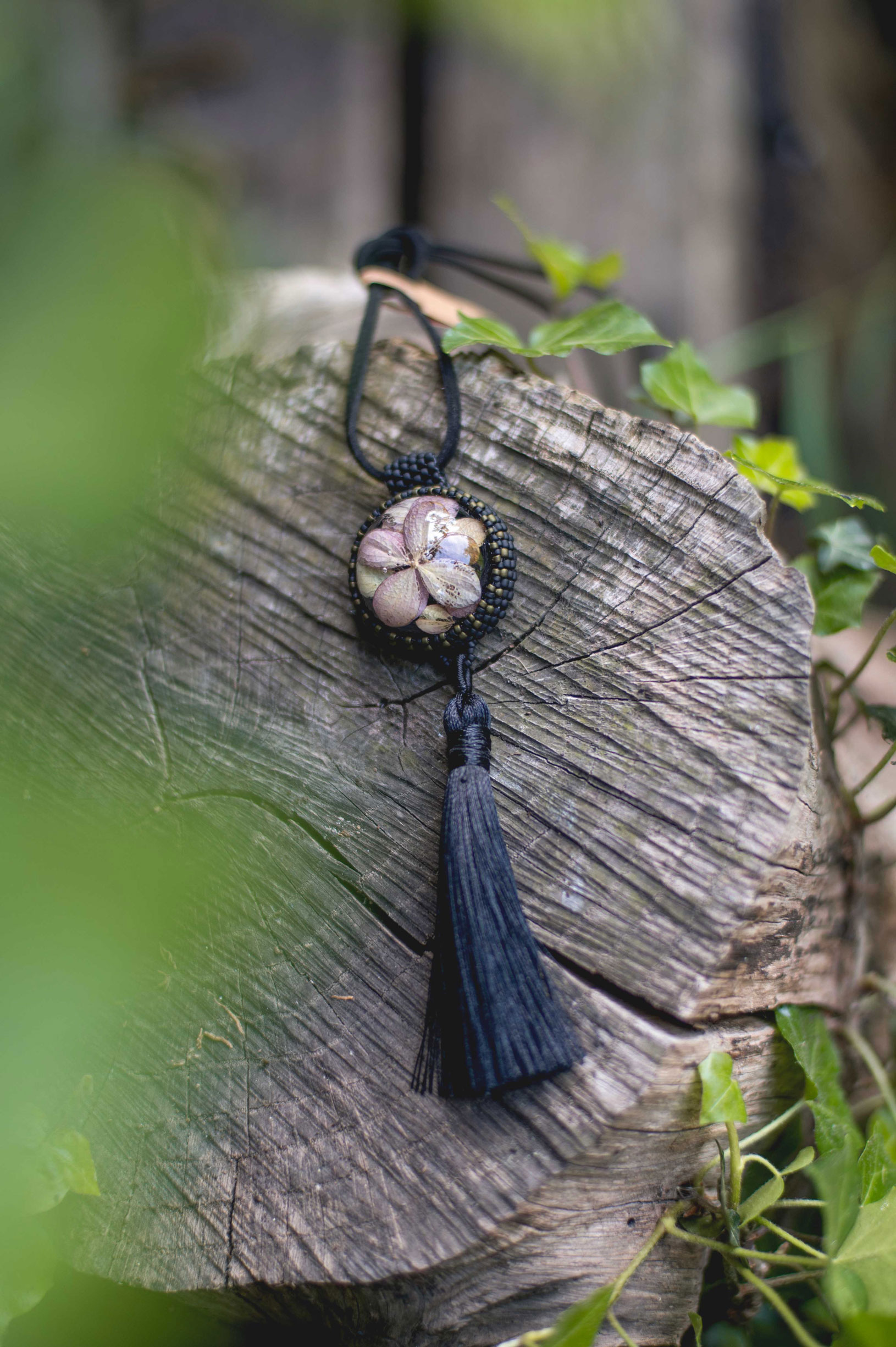 Wisiorek obszywany z chwostem „GRAŻYNA”