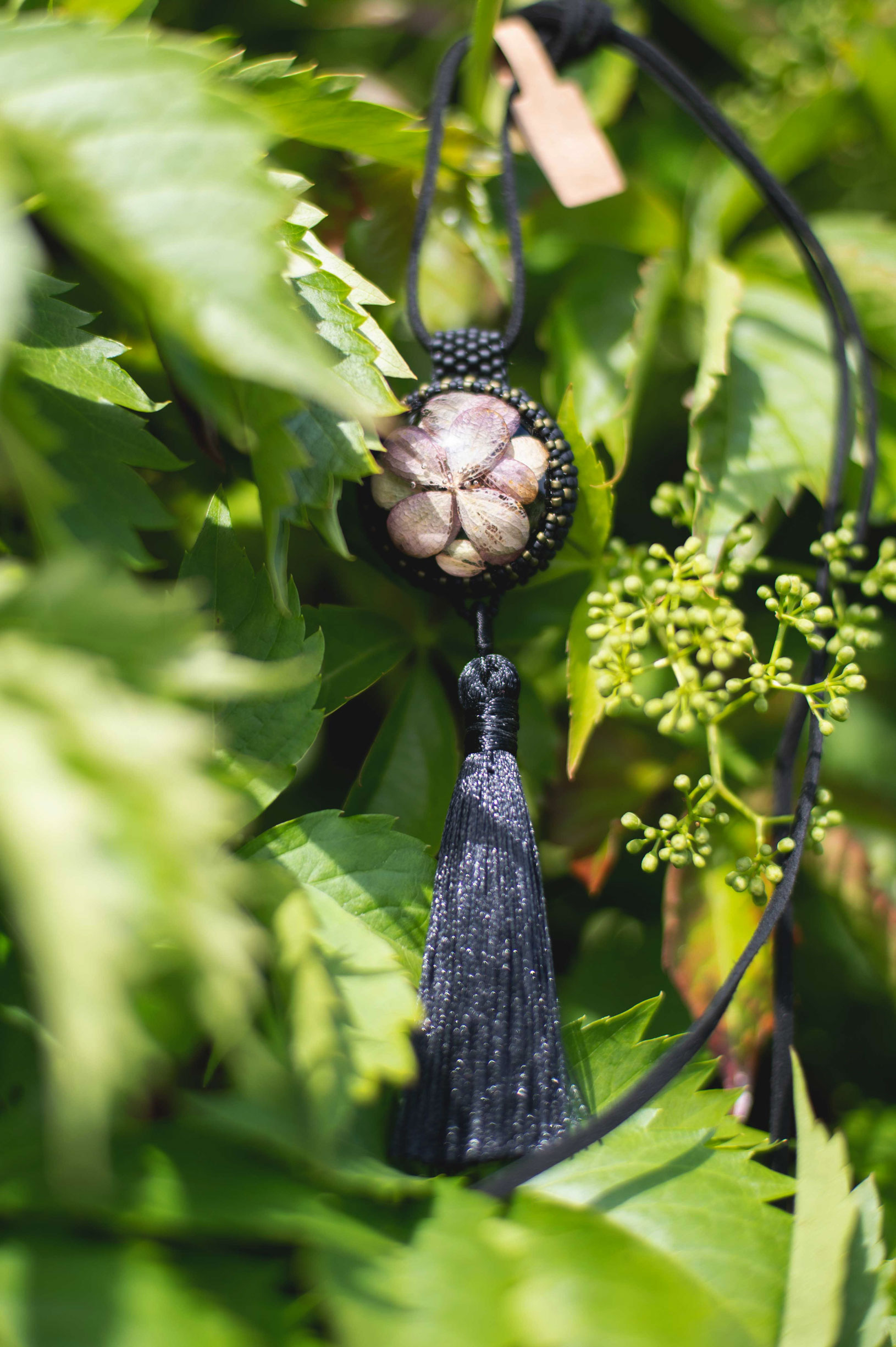 Wisiorek obszywany z chwostem „GRAŻYNA” - obrazek 4