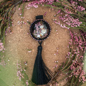 Wisiorek obszywany z chwostem „KAROLINA”