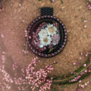 Wisiorek obszywany „KAROLINA”