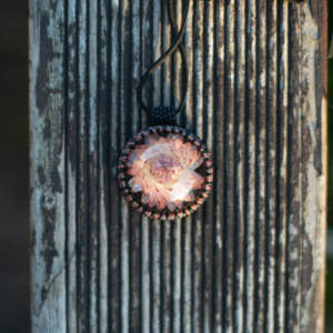 Wisiorek obszywany „MONIKA”