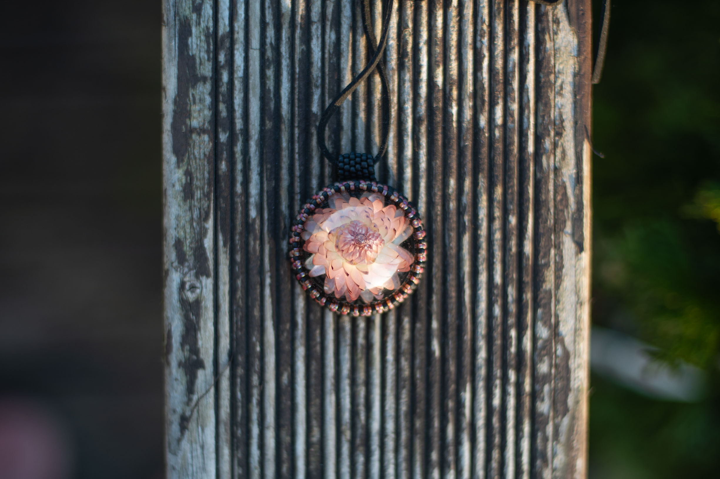 Wisiorek obszywany „MONIKA”