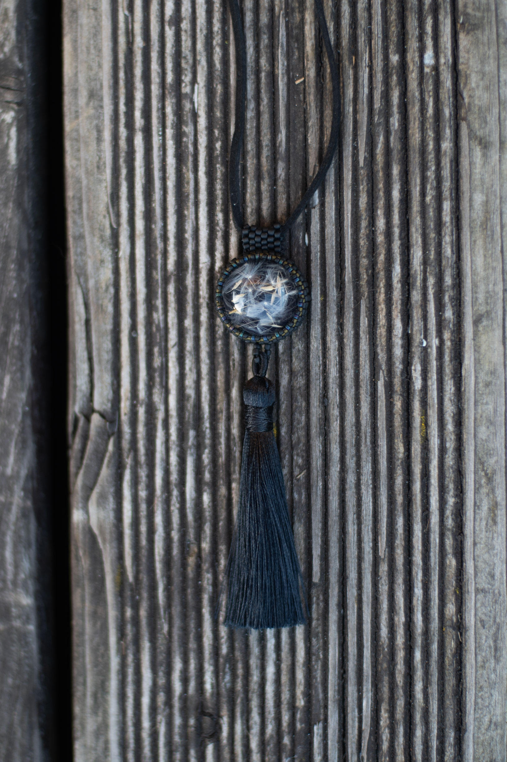 Wisiorek obszywany z chwostem „KINGA”